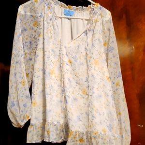 Casual flowy blouse perfect for spring
